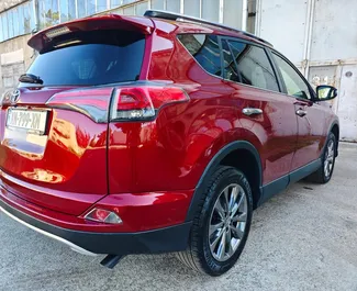 Benzin 2,5L Motor von Toyota Rav4 2018 zur Miete am Flughafen Kutaisi.