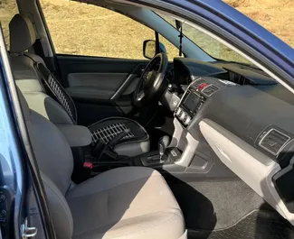 Benzin 2,5L Motor von Subaru Forester Limited 2016 zur Miete in Tiflis.