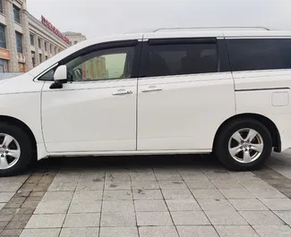 Nissan Quest 2014 mit Antriebssystem Frontantrieb, verfügbar in Tiflis.