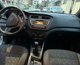 Benzin 1,2L Motor von Hyundai i20 2020 zur Miete in Tirana.