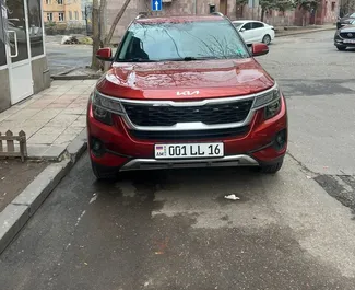 Frontansicht eines Mietwagens Kia Seltos in Eriwan, Armenien ✓ Auto Nr.15635. ✓ Automatisch TM ✓ 0 Bewertungen.