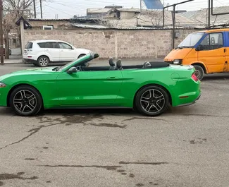 Frontansicht eines Mietwagens Ford Mustang Cabrio in Eriwan, Armenien ✓ Auto Nr.15484. ✓ Automatisch TM ✓ 0 Bewertungen.