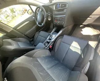 Vermietung Citroen C4. Wirtschaft, Komfort Fahrzeug zur Miete in Montenegro ✓ Kaution Keine Kaution ✓ Versicherungsoptionen KFZ-HV, TKV, Insassen, Ausland.