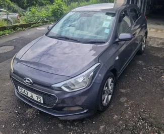 Frontansicht eines Mietwagens Hyundai i20 auf Mauritius, Mauritius ✓ Auto Nr.15825. ✓ Automatisch TM ✓ 0 Bewertungen.