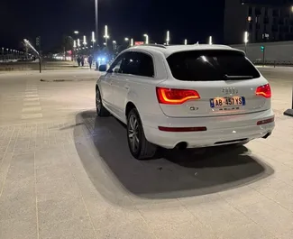 Benzin 3,0L Motor von Audi Q7 2013 zur Miete in Tirana.