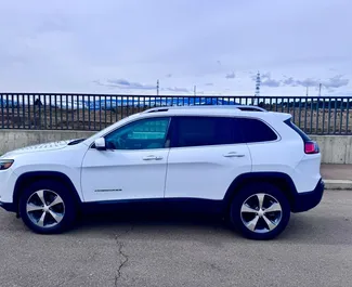 Benzin 60,0L Motor von Jeep Cherokee 2018 zur Miete in Tiflis.