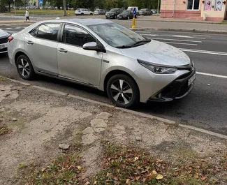 Frontansicht eines Mietwagens Toyota Corolla Sedan in Minsk, Weißrussland ✓ Auto Nr.15797. ✓ Automatisch TM ✓ 0 Bewertungen.