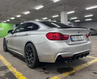 Frontansicht eines Mietwagens BMW 420i Gran Coupe in Tiflis, Georgien ✓ Auto Nr.15816. ✓ Automatisch TM ✓ 0 Bewertungen.