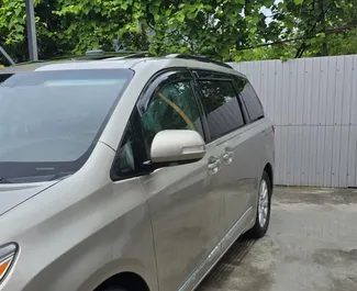 Vermietung Toyota Sienna. Komfort, Minivan Fahrzeug zur Miete in Georgien ✓ Kaution Einzahlung von 700 GEL ✓ Versicherungsoptionen KFZ-HV, VKV Plus, Insassen, Diebstahlschutz.