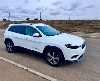Mietwagen Jeep Cherokee 2018 in Georgien, mit Benzin-Kraftstoff und 272 PS ➤ Ab 90 GEL pro Tag.