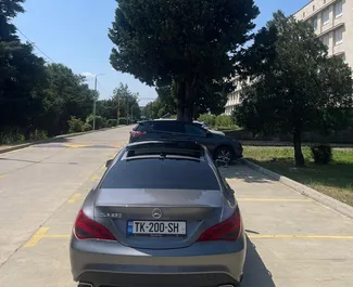 Benzin 2,0L Motor von Mercedes-Benz CLA250 2015 zur Miete in Tiflis.