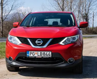 Frontansicht eines Mietwagens Nissan Qashqai in Podgorica, Montenegro ✓ Auto Nr.15736. ✓ Automatisch TM ✓ 0 Bewertungen.