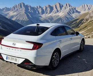 Mietwagen Hyundai Sonata 2021 in Georgien, mit Benzin-Kraftstoff und 201 PS ➤ Ab 120 GEL pro Tag.