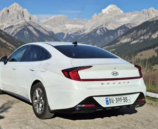 Vermietung Hyundai Sonata. Komfort Fahrzeug zur Miete in Georgien ✓ Kaution Einzahlung von 300 GEL ✓ Versicherungsoptionen KFZ-HV, VKV Plus, VKV Komplett, Insassen, Diebstahlschutz.