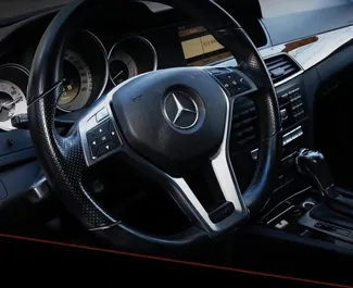 Autovermietung Mercedes-Benz C-Class Nr.10507 Automatisch in Tirana, ausgestattet mit einem 3,0L Motor ➤ Von Armand in Albanien.