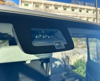 Benzin 1,5L Motor von Suzuki Jimny 2023 zur Miete am Flughafen Podgorica.