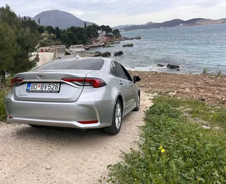 Autovermietung Toyota Corolla Sedan Nr.15691 Automatisch am Flughafen Podgorica, ausgestattet mit einem 1,5L Motor ➤ Von Yan in Montenegro.