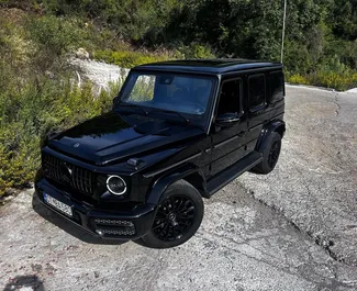 Frontansicht eines Mietwagens Mercedes-Benz G63 AMG am Flughafen Podgorica, Montenegro ✓ Auto Nr.15688. ✓ Automatisch TM ✓ 0 Bewertungen.
