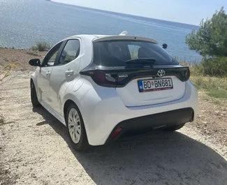 Autovermietung Toyota Yaris Nr.15706 Automatisch am Flughafen Podgorica, ausgestattet mit einem 1,5L Motor ➤ Von Yan in Montenegro.
