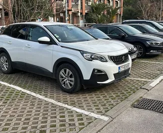 Frontansicht eines Mietwagens Peugeot 3008 am Flughafen Podgorica, Montenegro ✓ Auto Nr.15718. ✓ Automatisch TM ✓ 0 Bewertungen.