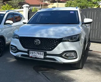 Frontansicht eines Mietwagens MG HS am Flughafen Phuket, Thailand ✓ Auto Nr.15791. ✓ Automatisch TM ✓ 0 Bewertungen.