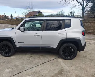 Benzin 2,4L Motor von Jeep Renegade 2020 zur Miete am Flughafen Kutaisi.