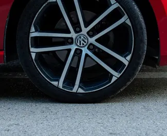 Diesel 2,0L Motor von Volkswagen Golf 7 2015 zur Miete in Tirana.