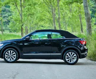 Mietwagen Volkswagen T-Roc Cabrio 2025 in Montenegro, mit Benzin-Kraftstoff und 150 PS ➤ Ab 55 EUR pro Tag.
