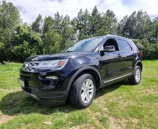Frontansicht eines Mietwagens Ford Explorer in Tiflis, Georgien ✓ Auto Nr.16096. ✓ Automatisch TM ✓ 0 Bewertungen.