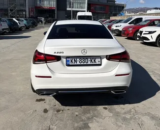 Benzin 2,0L Motor von Mercedes-Benz A220 2021 zur Miete in Tiflis.