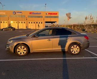 Chevrolet Cruze 2015 zur Miete verfügbar in Durres, mit Kilometerbegrenzung unbegrenzte.