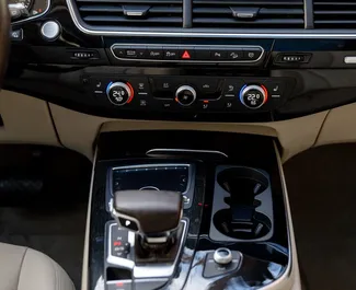 Audi Q7 2018 zur Miete verfügbar in Batumi, mit Kilometerbegrenzung unbegrenzte.