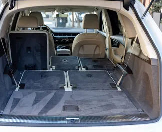 Audi Q7 2018 mit Antriebssystem Allradantrieb, verfügbar in Batumi.