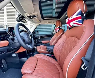 Mini Cooper S 2025 zur Miete verfügbar in Dubai, mit Kilometerbegrenzung 250 km/Tag.