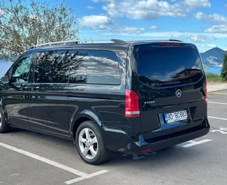 Innenraum von Mercedes-Benz V-Class zur Miete in Montenegro. Ein großartiges 8-Sitzer Fahrzeug mit Automatisch Getriebe.