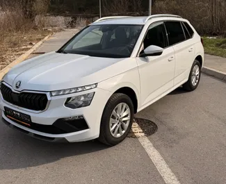 Frontansicht eines Mietwagens Skoda Kamiq in Becici, Montenegro ✓ Auto Nr.15995. ✓ Automatisch TM ✓ 0 Bewertungen.
