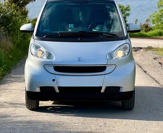Frontansicht eines Mietwagens Smart Fortwo in Budva, Montenegro ✓ Auto Nr.16121. ✓ Automatisch TM ✓ 0 Bewertungen.