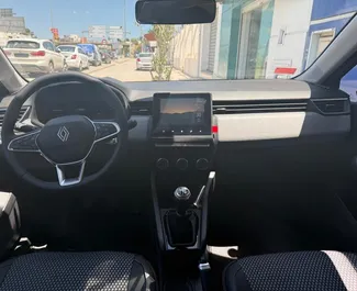 Vermietung Renault Clio 5. Wirtschaft Fahrzeug zur Miete in Tunesien ✓ Kaution Einzahlung von 700 EUR ✓ Versicherungsoptionen KFZ-HV.