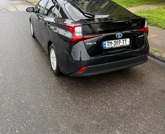 Vermietung Toyota Prius. Wirtschaft, Komfort Fahrzeug zur Miete in Georgien ✓ Kaution Keine Kaution ✓ Versicherungsoptionen KFZ-HV, TKV, Keine Kaution.