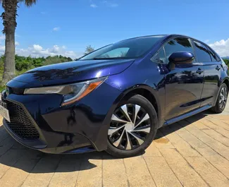 Frontansicht eines Mietwagens Toyota Corolla Sedan in Batumi, Georgien ✓ Auto Nr.15939. ✓ Automatisch TM ✓ 1 Bewertungen.