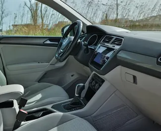 Volkswagen Tiguan 2022 mit Antriebssystem Allradantrieb, verfügbar in Becici.