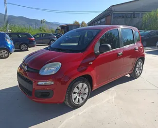 Frontansicht eines Mietwagens Fiat Panda in Kalamata, Griechenland ✓ Auto Nr.1492. ✓ Schaltgetriebe TM ✓ 1 Bewertungen.