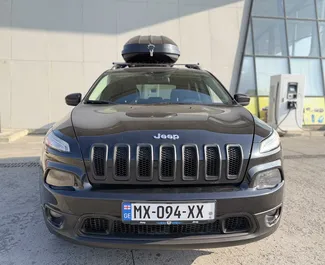 Vermietung Jeep Cherokee. Komfort, SUV, Crossover Fahrzeug zur Miete in Georgien ✓ Kaution Keine Kaution ✓ Versicherungsoptionen KFZ-HV, VKV Plus.