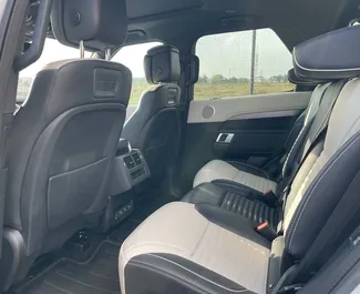 Benzin 3,0L Motor von Land Rover Discovery 2022 zur Miete in Tiflis.