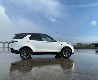 Mietwagen Land Rover Discovery 2022 in Georgien, mit Benzin-Kraftstoff und 395 PS ➤ Ab 220 GEL pro Tag.