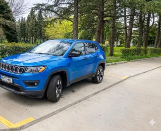 Frontansicht eines Mietwagens Jeep Compass in Tiflis, Georgien ✓ Auto Nr.16071. ✓ Automatisch TM ✓ 0 Bewertungen.