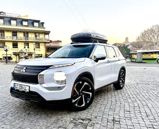 Frontansicht eines Mietwagens Mitsubishi Outlander in Tiflis, Georgien ✓ Auto Nr.16023. ✓ Automatisch TM ✓ 0 Bewertungen.