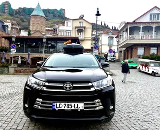 Frontansicht eines Mietwagens Toyota Highlander in Tiflis, Georgien ✓ Auto Nr.16024. ✓ Automatisch TM ✓ 0 Bewertungen.