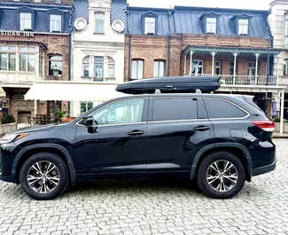 Vermietung Toyota Highlander. Komfort, Premium, Crossover Fahrzeug zur Miete in Georgien ✓ Kaution Keine Kaution ✓ Versicherungsoptionen KFZ-HV, VKV Komplett, Ausland.