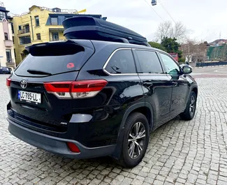 Benzin 35,0L Motor von Toyota Highlander 2017 zur Miete in Tiflis.